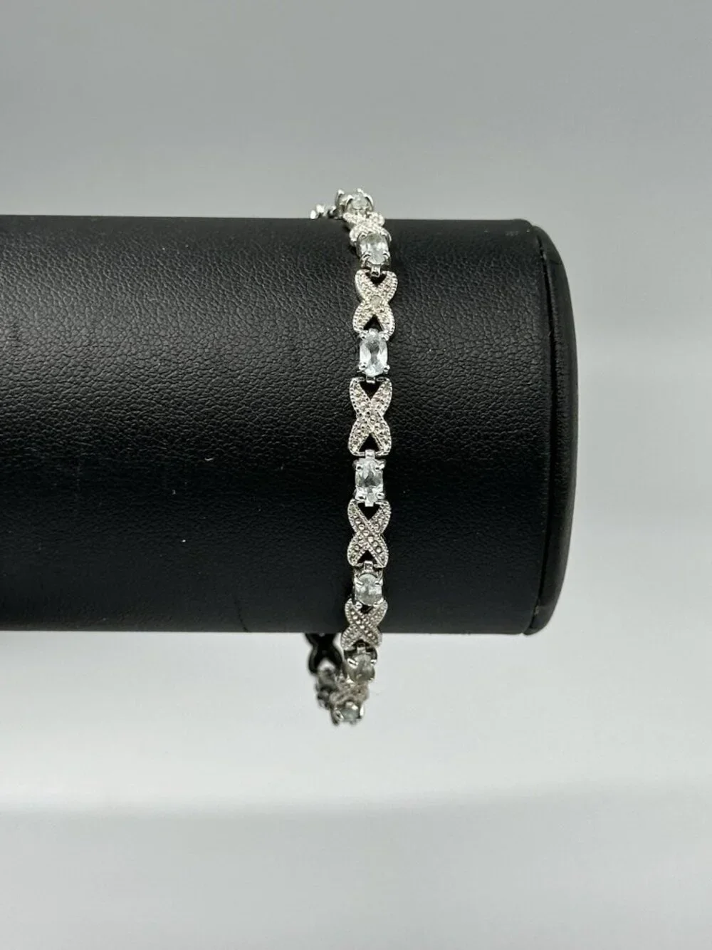 Infinity Link Tennis Bracelet Sterling Silver Blue Oval Stones 8 Grams 7.25”